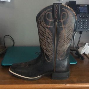 Ariat round up wide square toe western boot